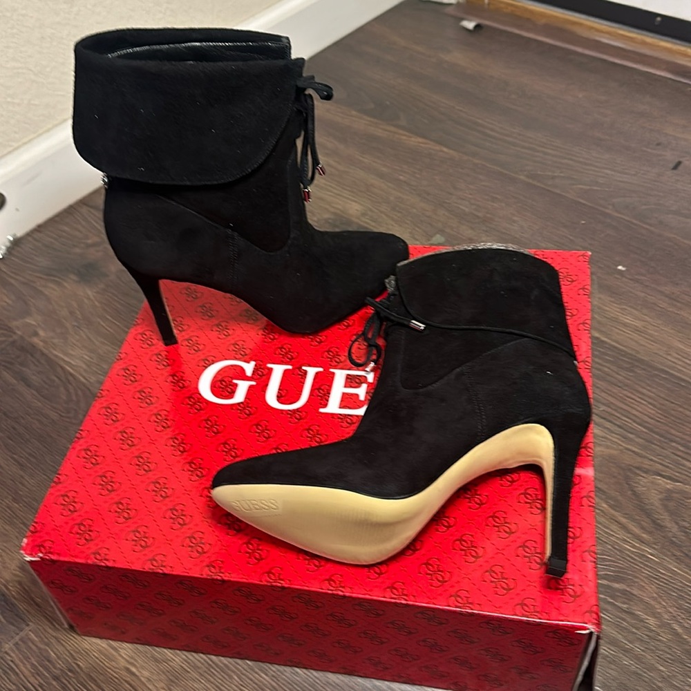 NWOT Guess Declan Suede Fold Over Bootie Brand New w/ Box Size 6